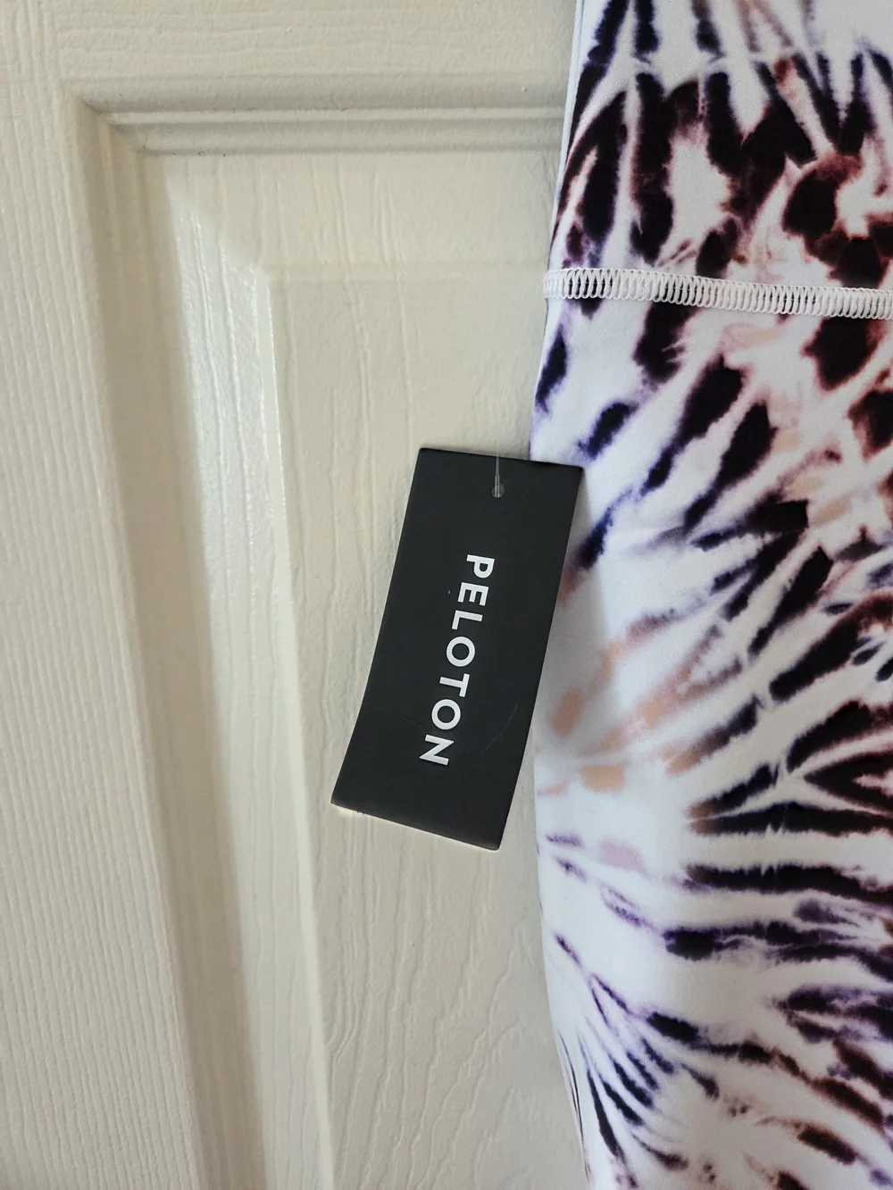 NWT WITH Peloton White Tie Dye Burst Capri Leggings Pants Size Small Workout
